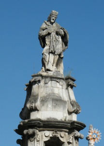 Скульптура над тріумфальною аркою